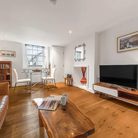 Daire Chaucer's Retreat, Chaucer House, *