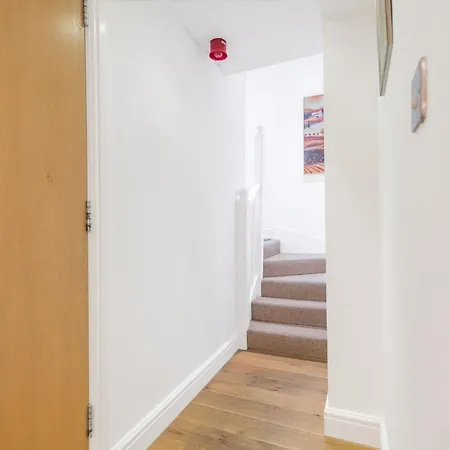 Daire Chaucer's Retreat, Chaucer House, *