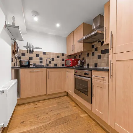 Chaucer's Retreat, Chaucer House,