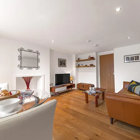 Daire Chaucer's Retreat, Chaucer House, *